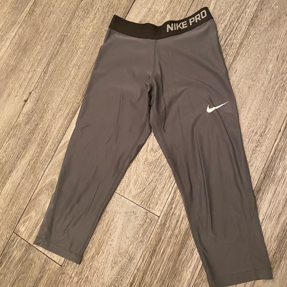 Gray nike capris